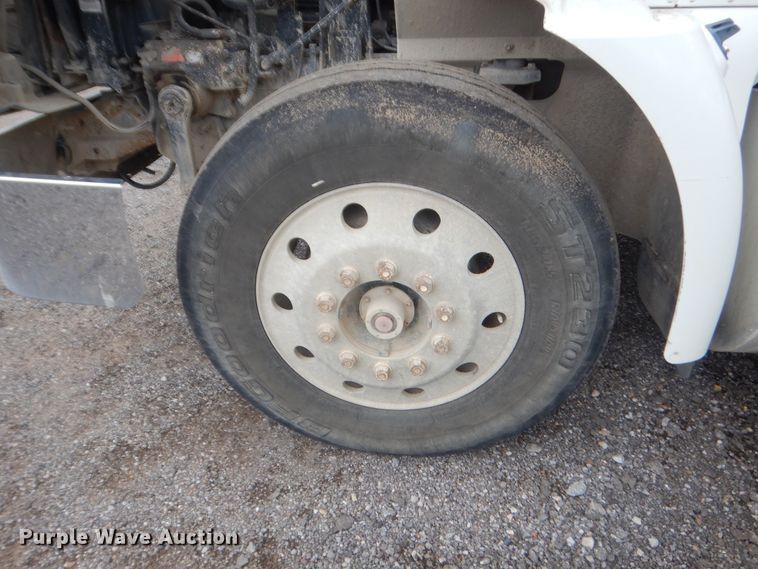 image for item DJ1910 2003 International 9100i  semi truck