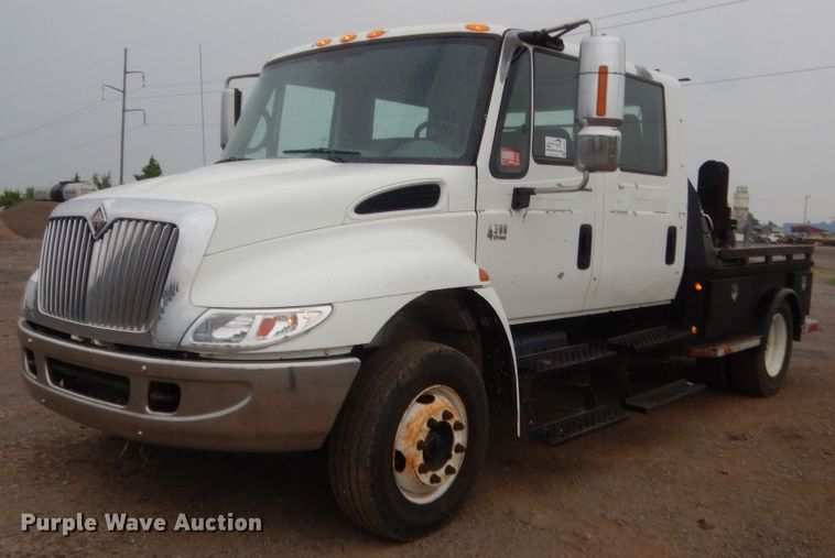 image for item DJ2231 2003 International 4300  Crew Cab flatbed truck