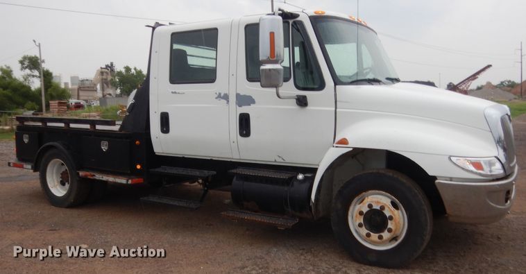 image for item DJ2231 2003 International 4300  Crew Cab flatbed truck