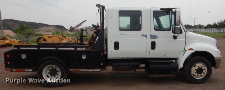 image for item DJ2231 2003 International 4300  Crew Cab flatbed truck