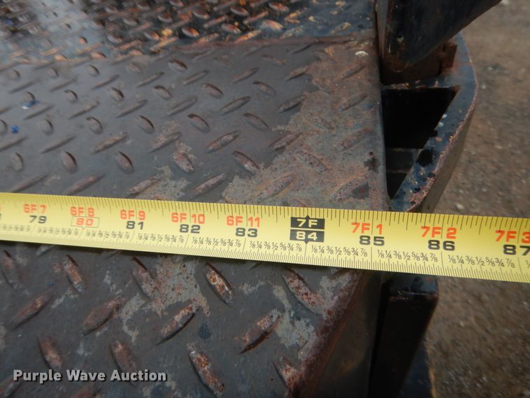 image for item DJ2231 2003 International 4300  Crew Cab flatbed truck