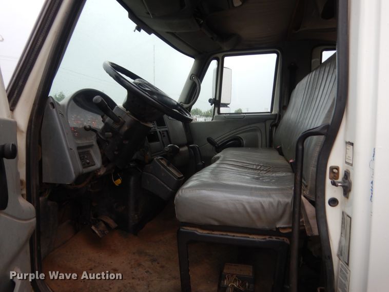 image for item DJ2231 2003 International 4300  Crew Cab flatbed truck