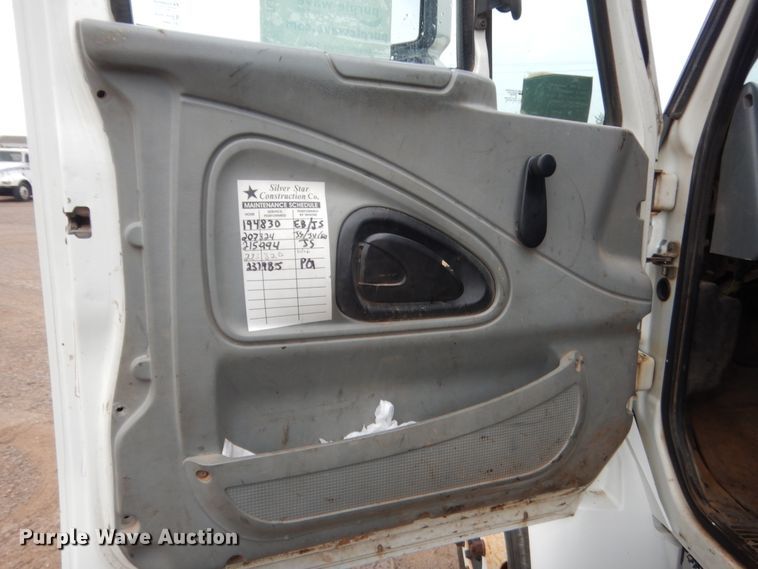 image for item DJ2231 2003 International 4300  Crew Cab flatbed truck