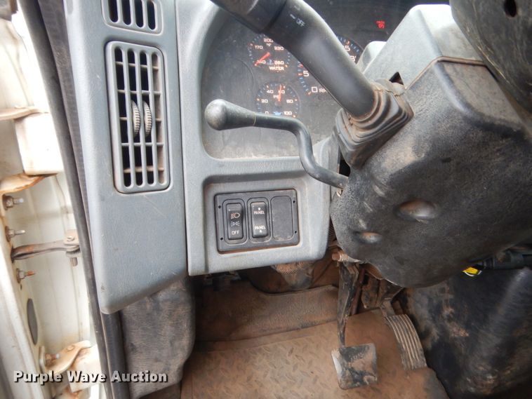 image for item DJ2231 2003 International 4300  Crew Cab flatbed truck