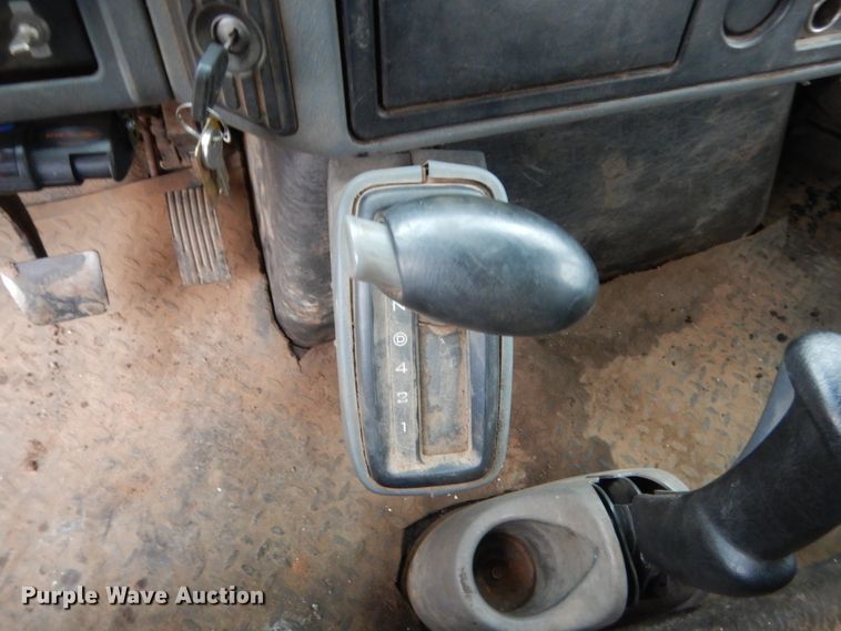 image for item DJ2231 2003 International 4300  Crew Cab flatbed truck