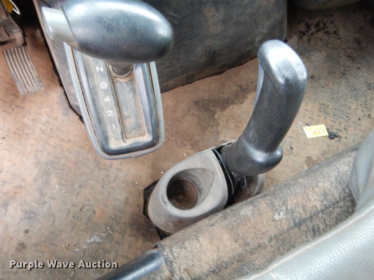 image for item DJ2231 2003 International 4300  Crew Cab flatbed truck