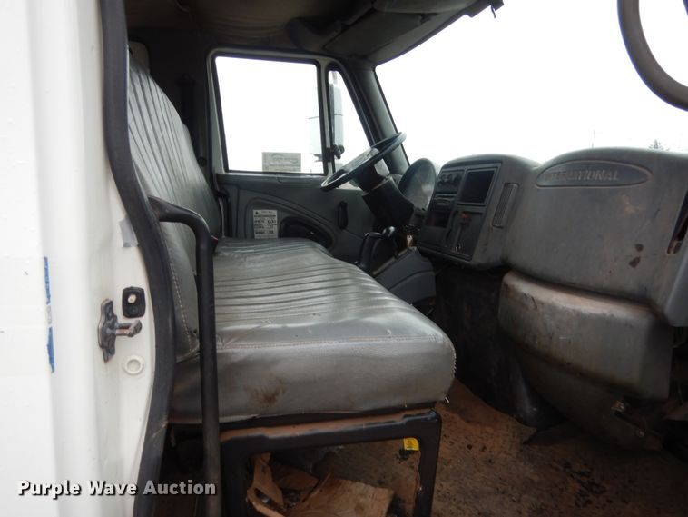 image for item DJ2231 2003 International 4300  Crew Cab flatbed truck