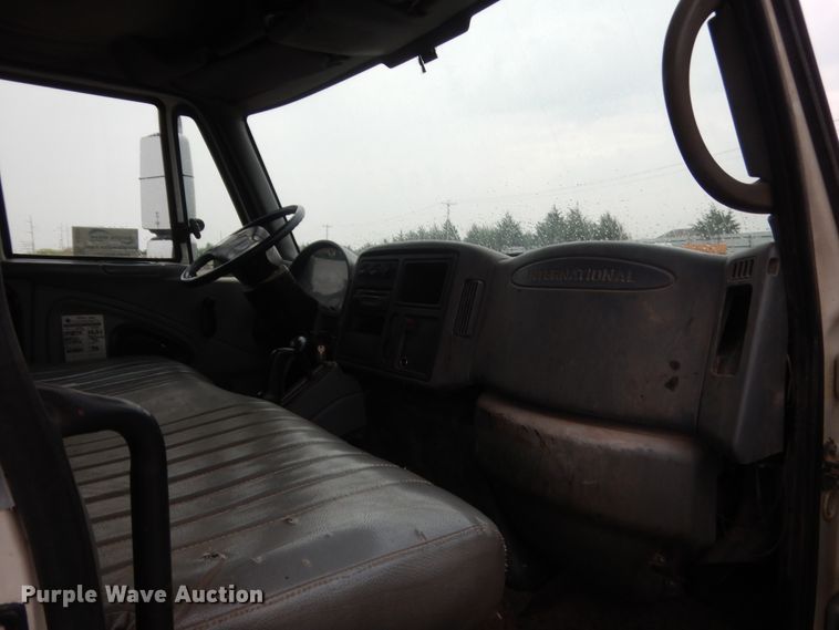 image for item DJ2231 2003 International 4300  Crew Cab flatbed truck