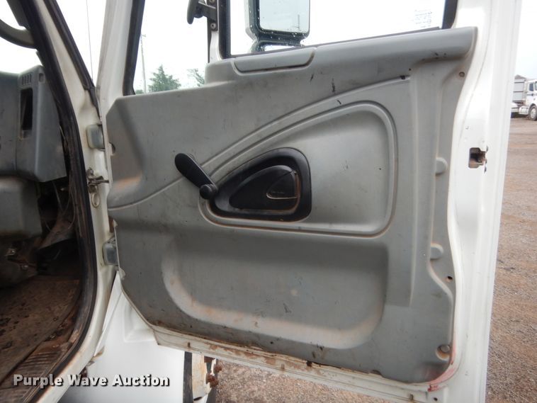 image for item DJ2231 2003 International 4300  Crew Cab flatbed truck