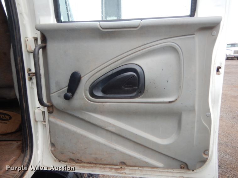 image for item DJ2231 2003 International 4300  Crew Cab flatbed truck