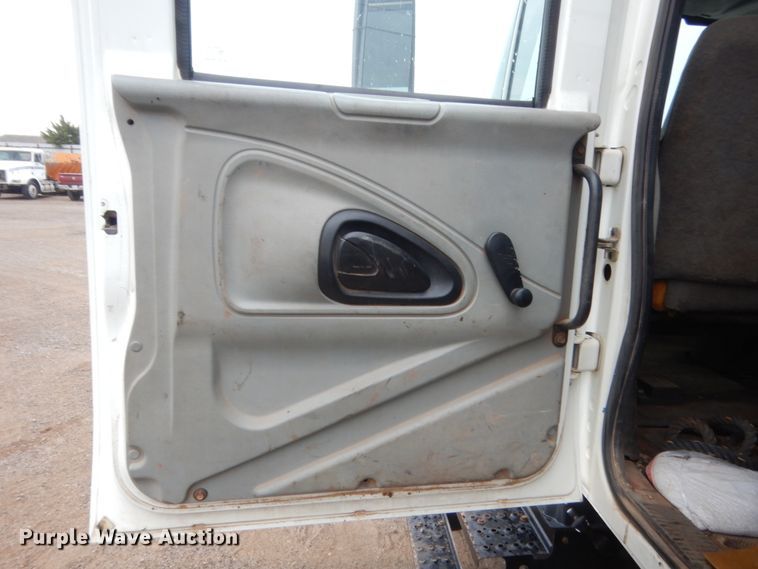 image for item DJ2231 2003 International 4300  Crew Cab flatbed truck