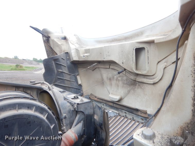 image for item DJ2231 2003 International 4300  Crew Cab flatbed truck