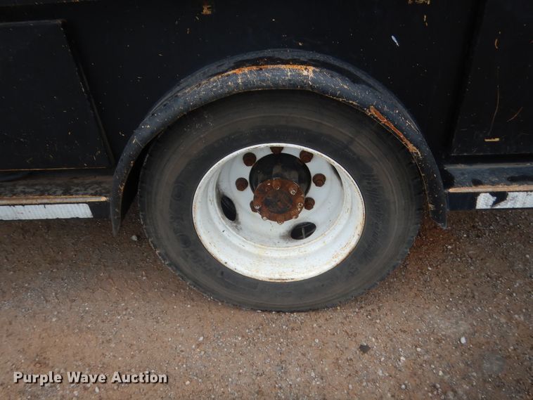 image for item DJ2231 2003 International 4300  Crew Cab flatbed truck