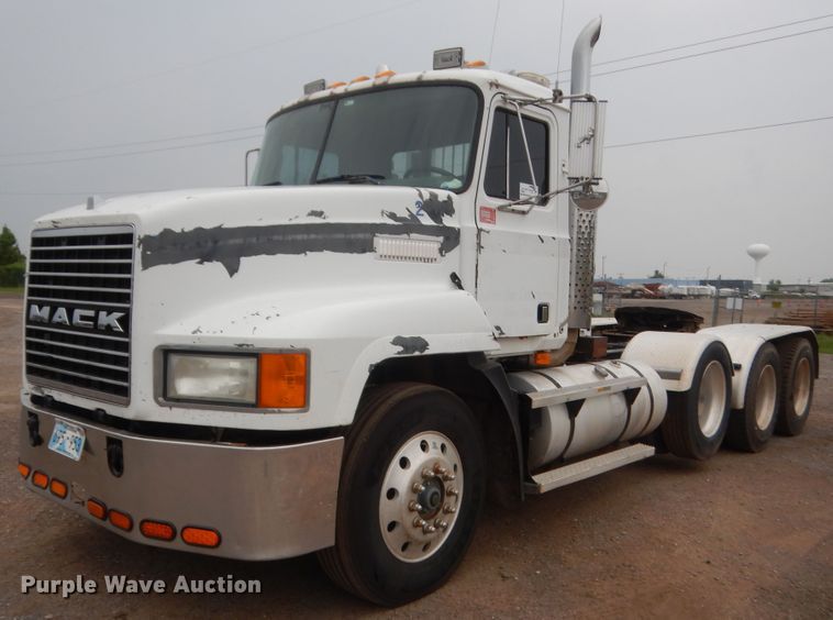image for item DJ2232 1997 Mack CH613  semi truck