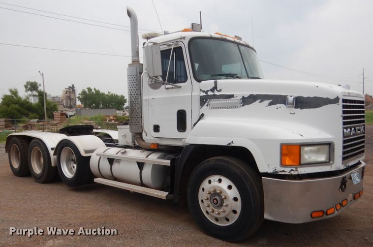 image for item DJ2232 1997 Mack CH613  semi truck