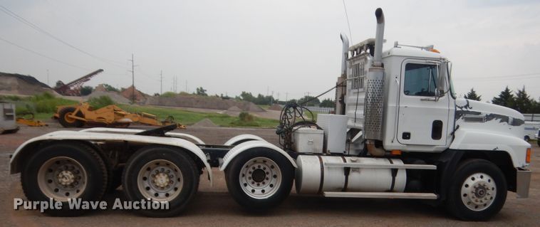 image for item DJ2232 1997 Mack CH613  semi truck