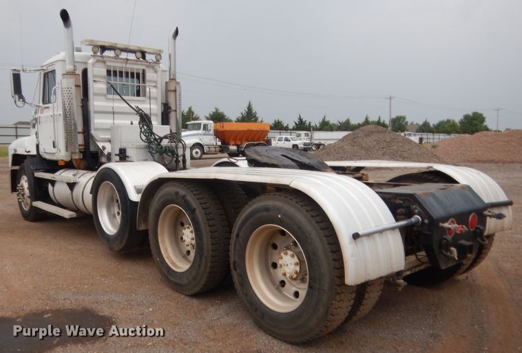 image for item DJ2232 1997 Mack CH613  semi truck