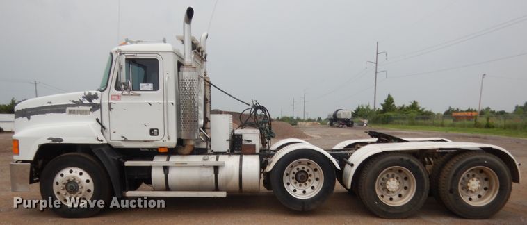 image for item DJ2232 1997 Mack CH613  semi truck