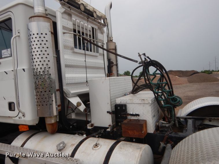 image for item DJ2232 1997 Mack CH613  semi truck