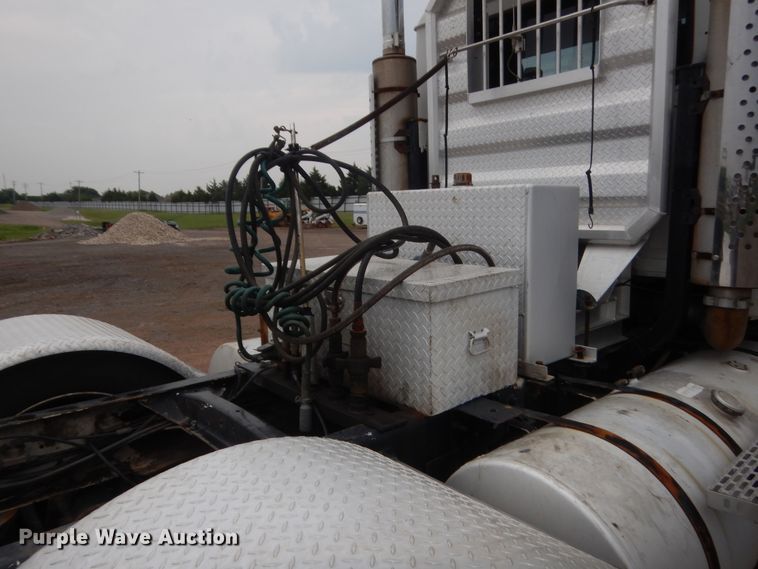 image for item DJ2232 1997 Mack CH613  semi truck