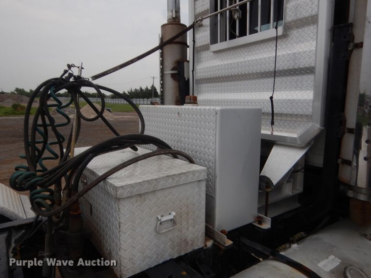 image for item DJ2232 1997 Mack CH613  semi truck