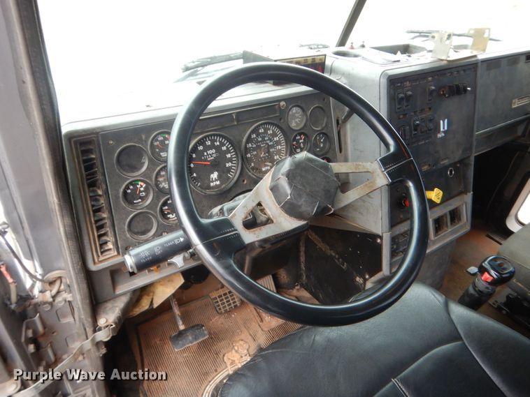 image for item DJ2232 1997 Mack CH613  semi truck