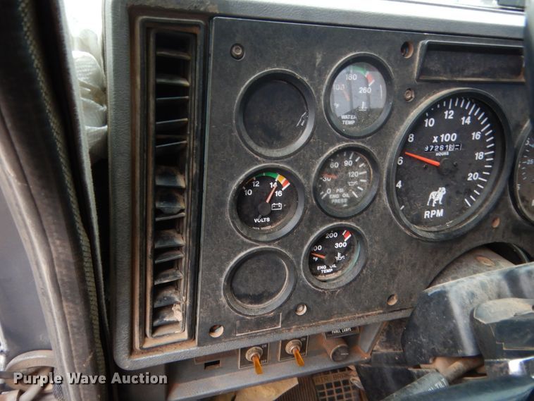 image for item DJ2232 1997 Mack CH613  semi truck