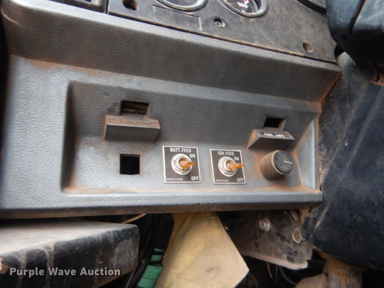 image for item DJ2232 1997 Mack CH613  semi truck