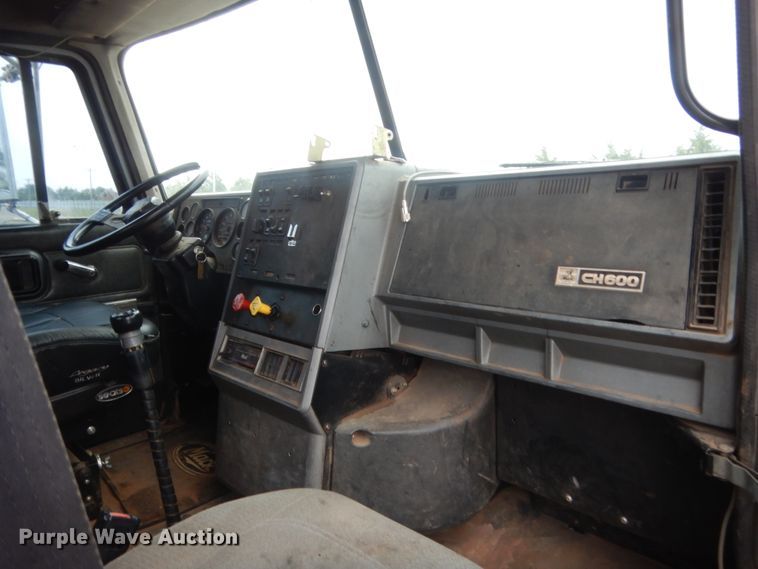 image for item DJ2232 1997 Mack CH613  semi truck