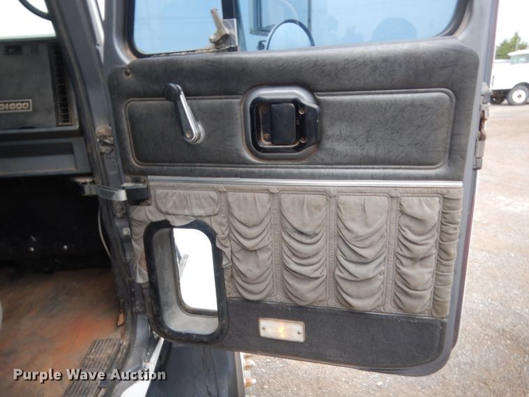 image for item DJ2232 1997 Mack CH613  semi truck