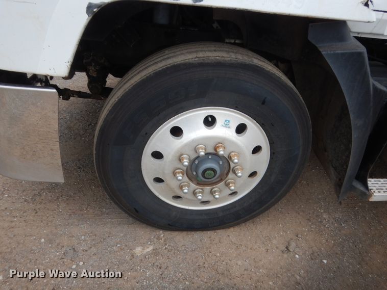 image for item DJ2232 1997 Mack CH613  semi truck