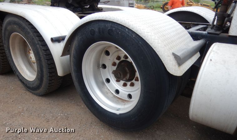 image for item DJ2232 1997 Mack CH613  semi truck