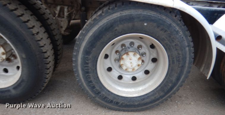 image for item DJ2232 1997 Mack CH613  semi truck