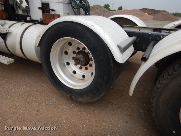 image for item DJ2232 1997 Mack CH613  semi truck