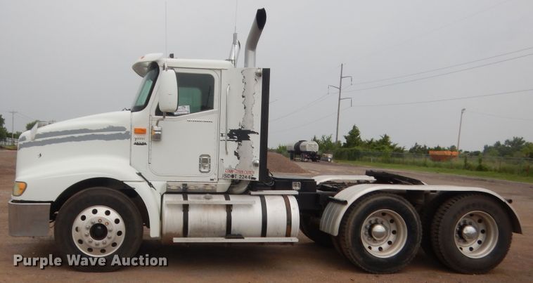 image for item DJ2233 2002 International 9200i  semi truck