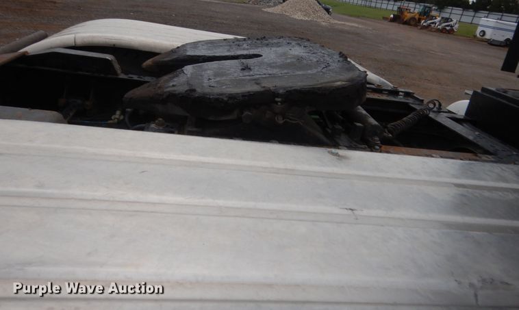 image for item DJ2233 2002 International 9200i  semi truck