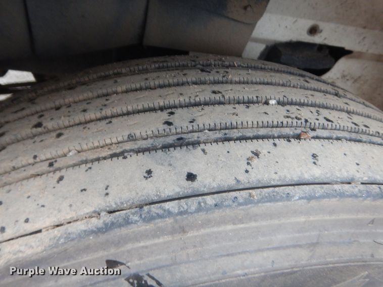 image for item DJ2233 2002 International 9200i  semi truck