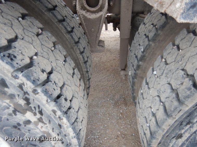 image for item DJ2233 2002 International 9200i  semi truck