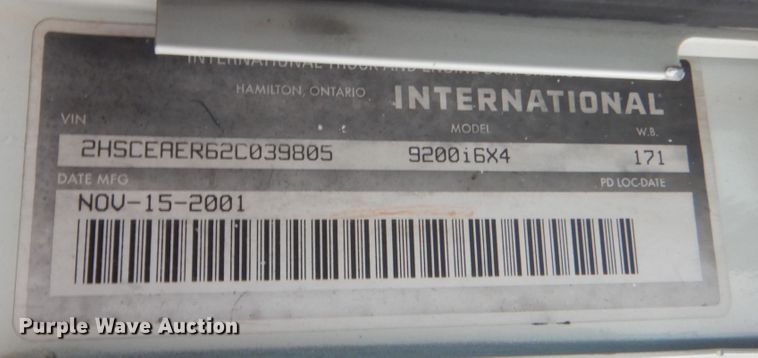 image for item DJ2233 2002 International 9200i  semi truck