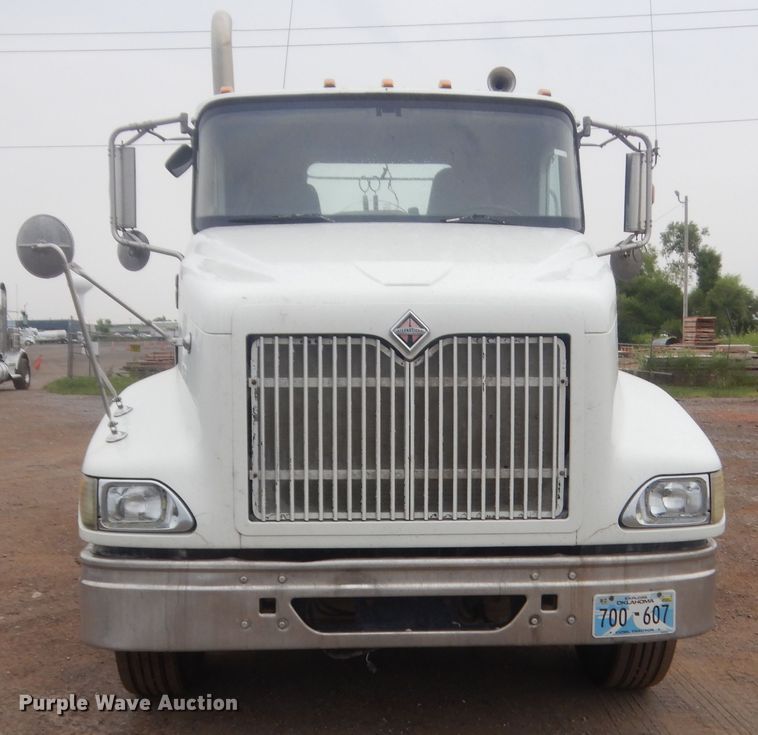 image for item DJ2234 2003 International 9100i  semi truck