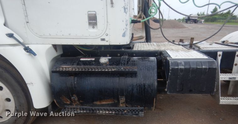 image for item DJ2234 2003 International 9100i  semi truck