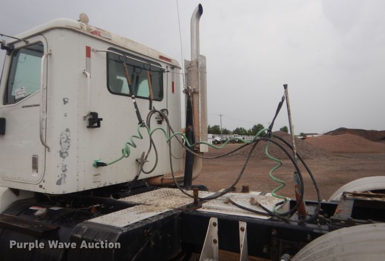 image for item DJ2234 2003 International 9100i  semi truck