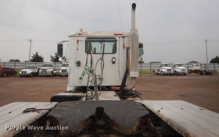 image for item DJ2234 2003 International 9100i  semi truck