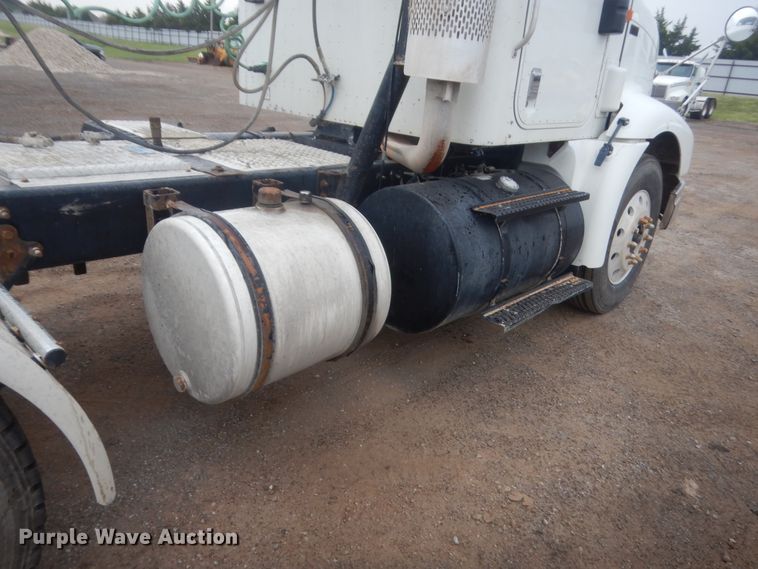 image for item DJ2234 2003 International 9100i  semi truck