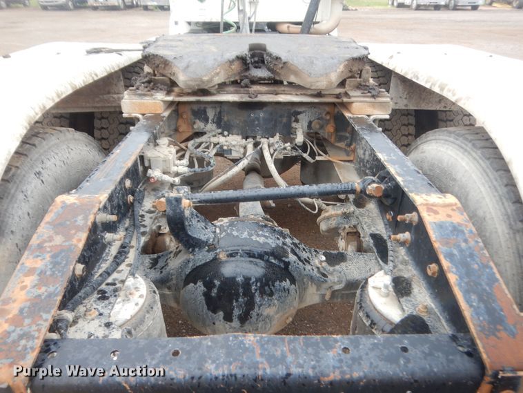 image for item DJ2234 2003 International 9100i  semi truck