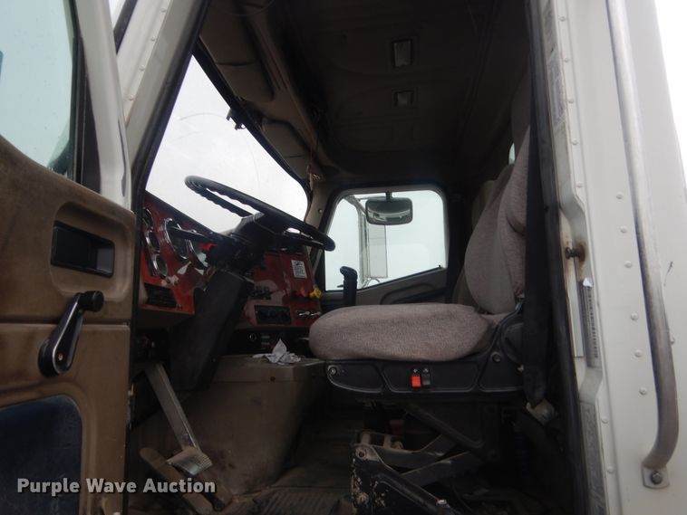 image for item DJ2234 2003 International 9100i  semi truck