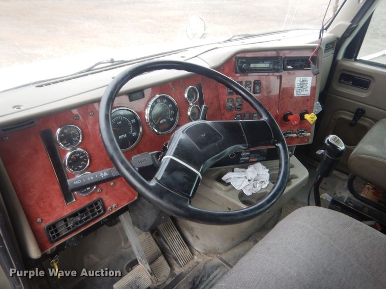 image for item DJ2234 2003 International 9100i  semi truck