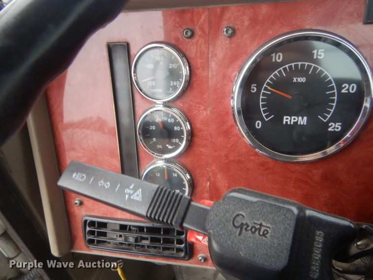 image for item DJ2234 2003 International 9100i  semi truck