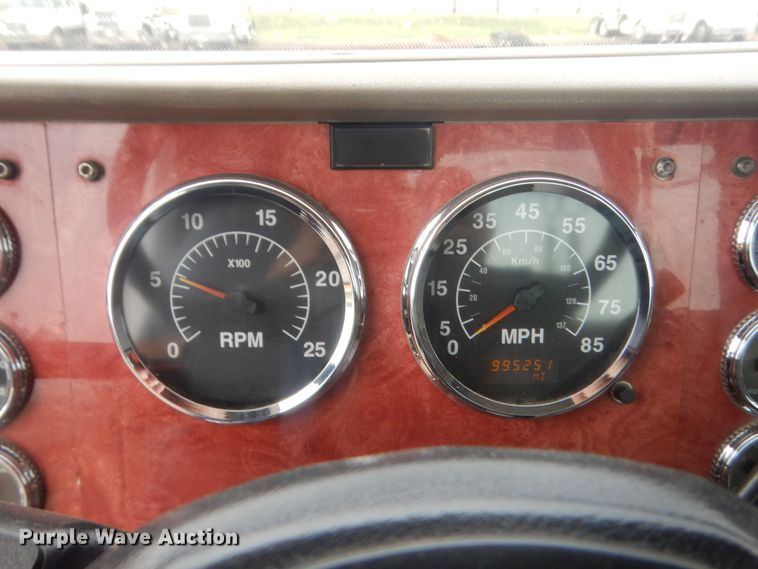 image for item DJ2234 2003 International 9100i  semi truck