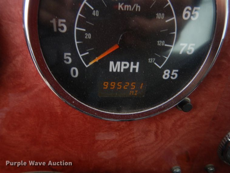 image for item DJ2234 2003 International 9100i  semi truck